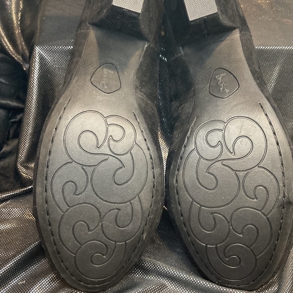 𝅺boc Born Concept Jet Black suede shoes. Size 10. Excellent condition. - Picture 7 of 7